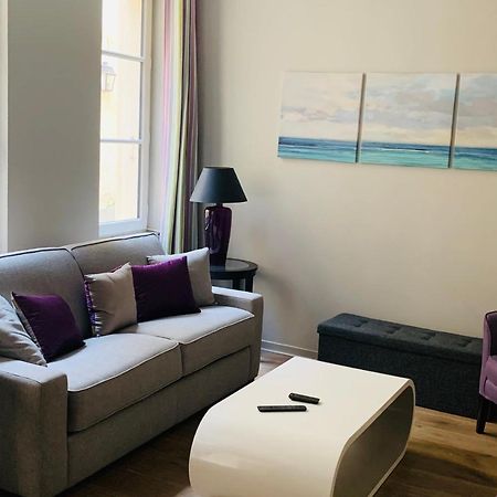 Appartement Versailles Quartier Notre Dame Au Pied Du Chateau Avec Parking Versalhes Exterior foto