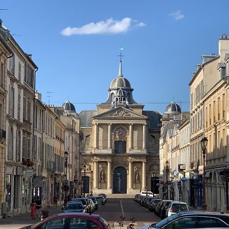 Appartement Versailles Quartier Notre Dame Au Pied Du Chateau Avec Parking Versalhes Exterior foto