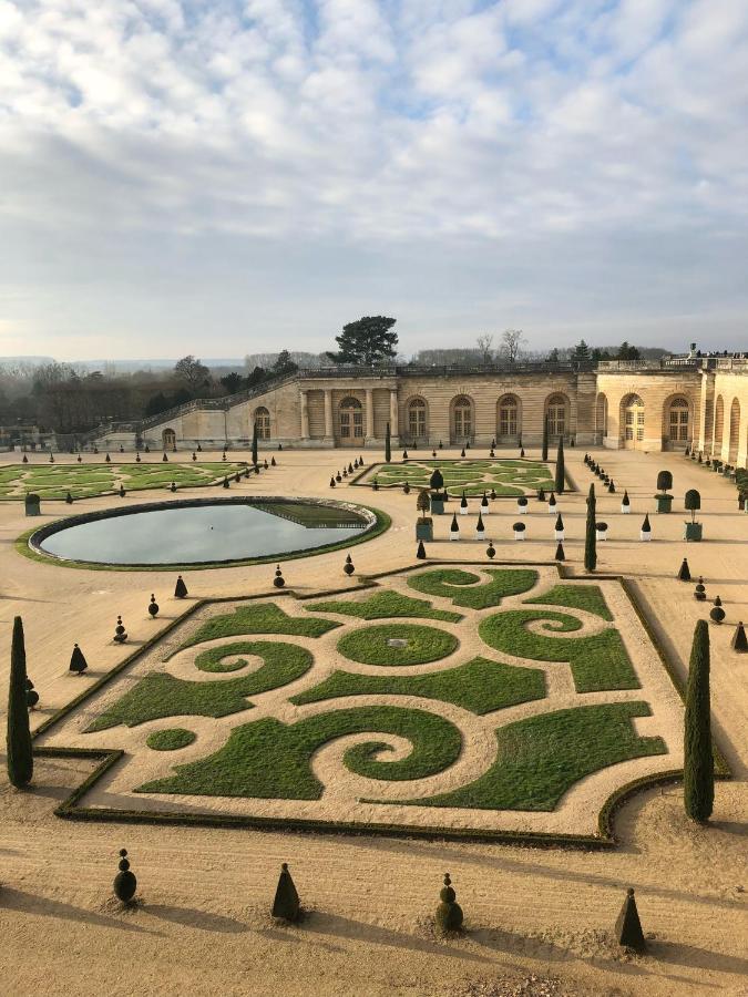 Appartement Versailles Quartier Notre Dame Au Pied Du Chateau Avec Parking Versalhes Exterior foto