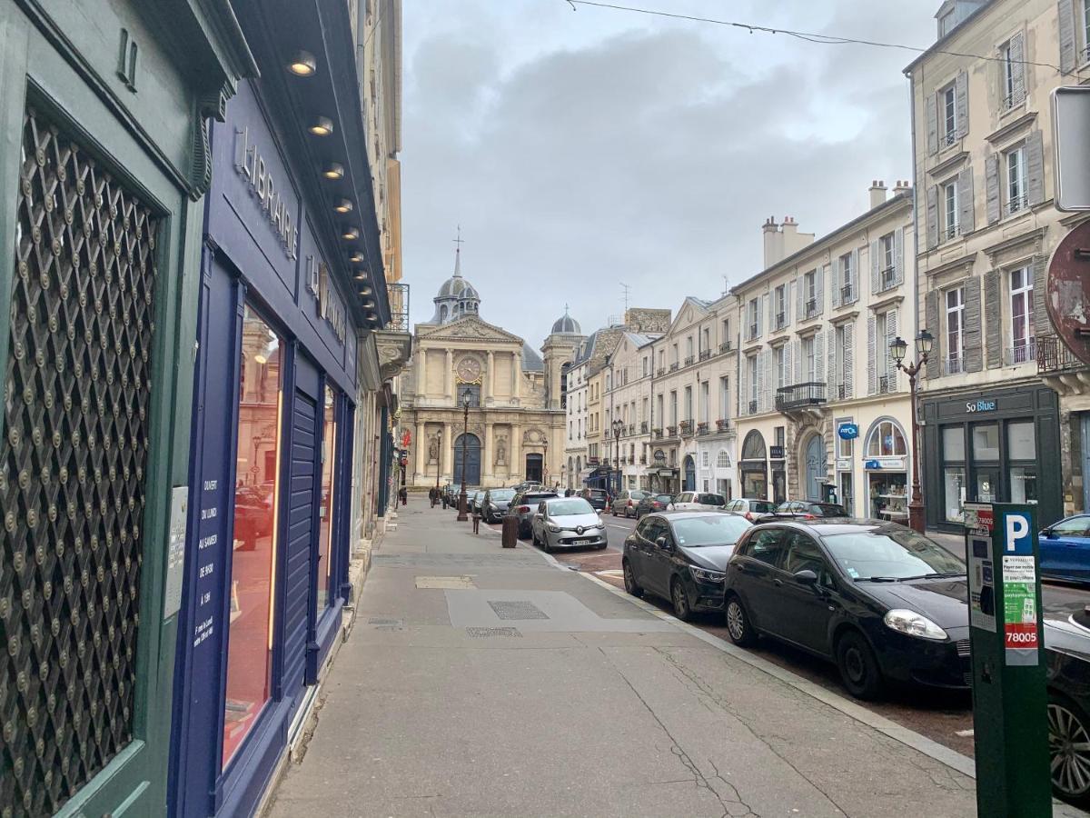 Appartement Versailles Quartier Notre Dame Au Pied Du Chateau Avec Parking Versalhes Exterior foto