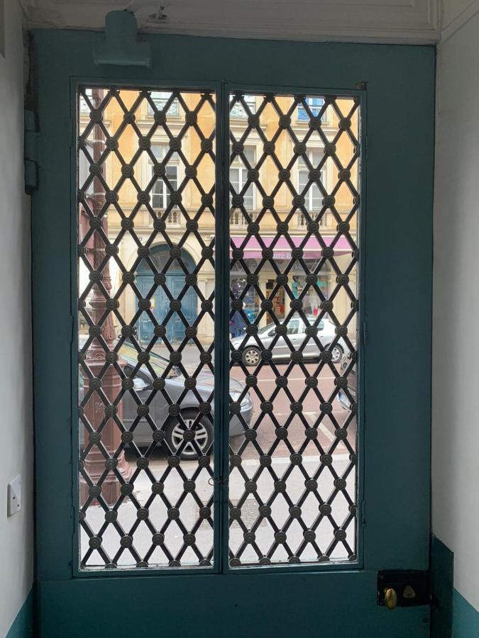 Appartement Versailles Quartier Notre Dame Au Pied Du Chateau Avec Parking Versalhes Exterior foto