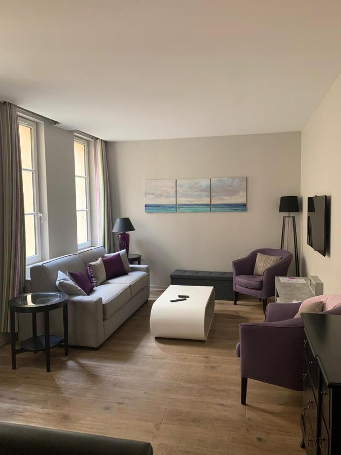 Appartement Versailles Quartier Notre Dame Au Pied Du Chateau Avec Parking Versalhes Exterior foto