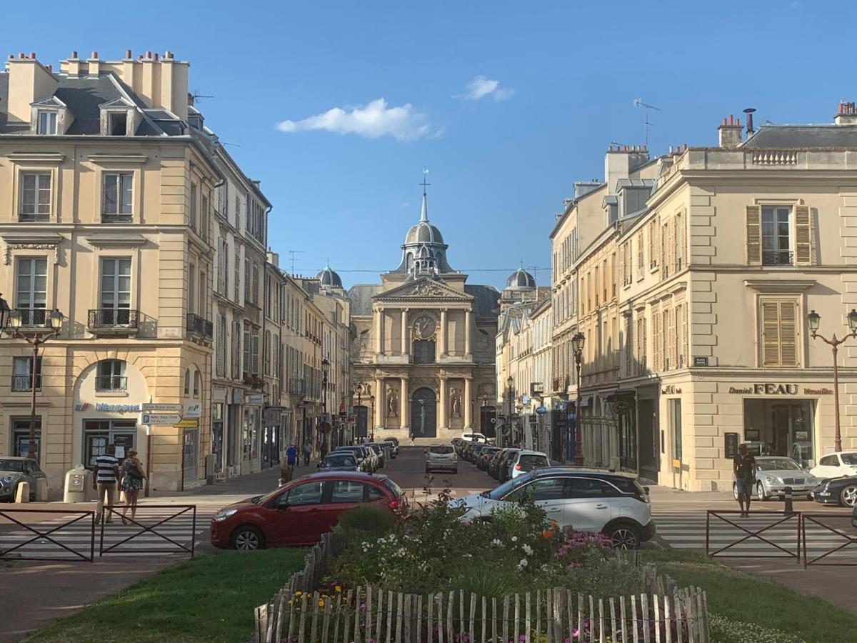Appartement Versailles Quartier Notre Dame Au Pied Du Chateau Avec Parking Versalhes Exterior foto