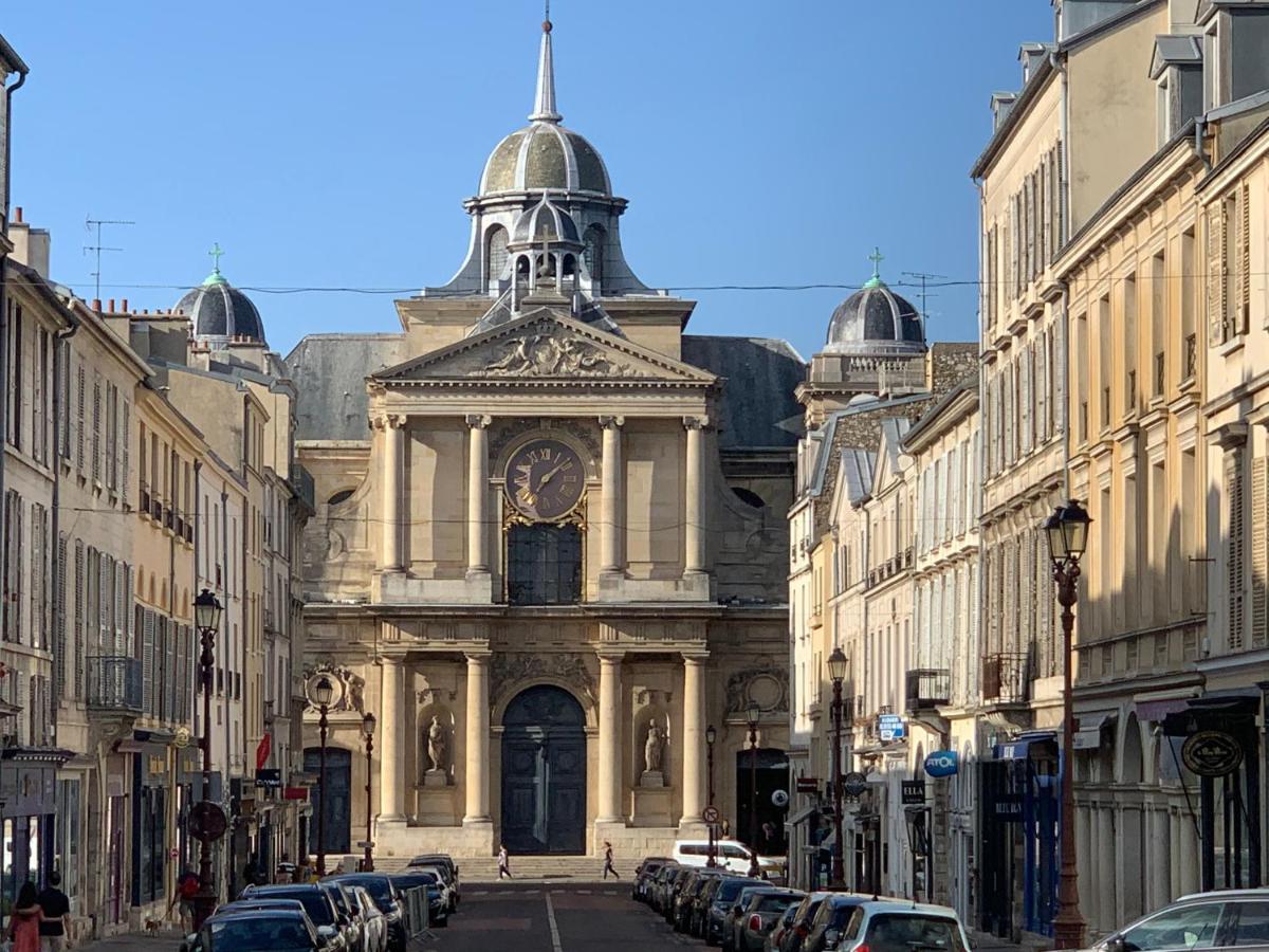 Appartement Versailles Quartier Notre Dame Au Pied Du Chateau Avec Parking Versalhes Exterior foto
