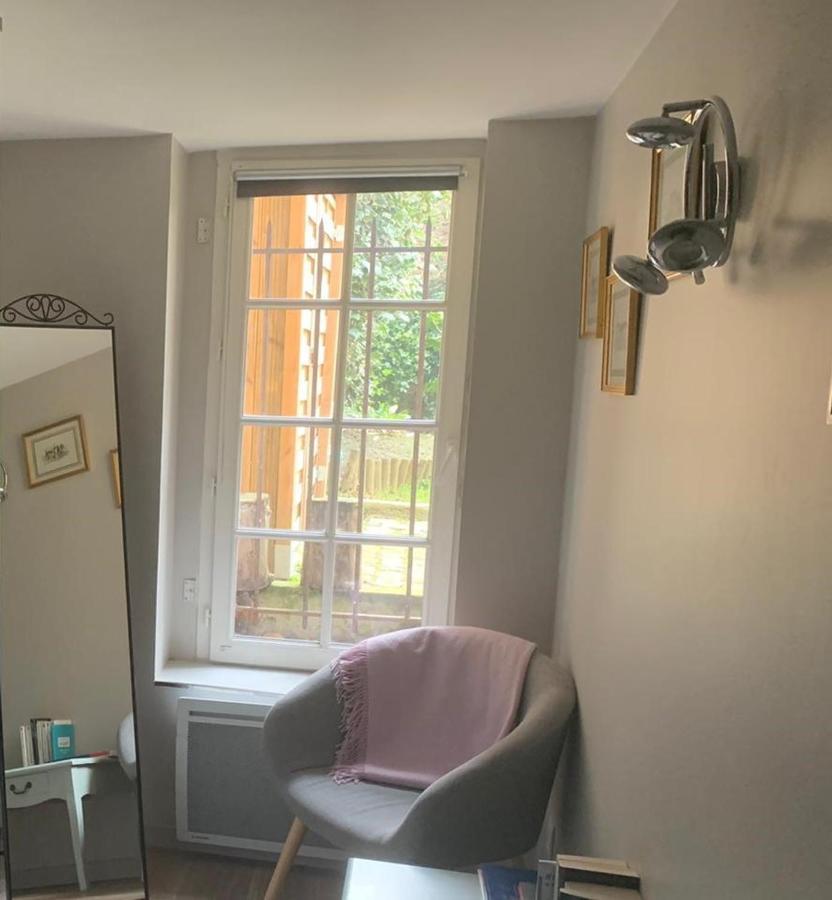 Appartement Versailles Quartier Notre Dame Au Pied Du Chateau Avec Parking Versalhes Exterior foto