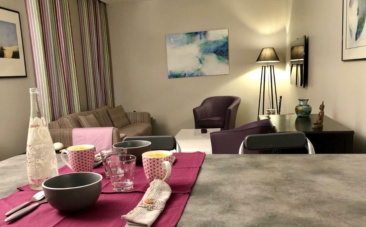 Appartement Versailles Quartier Notre Dame Au Pied Du Chateau Avec Parking Versalhes Exterior foto