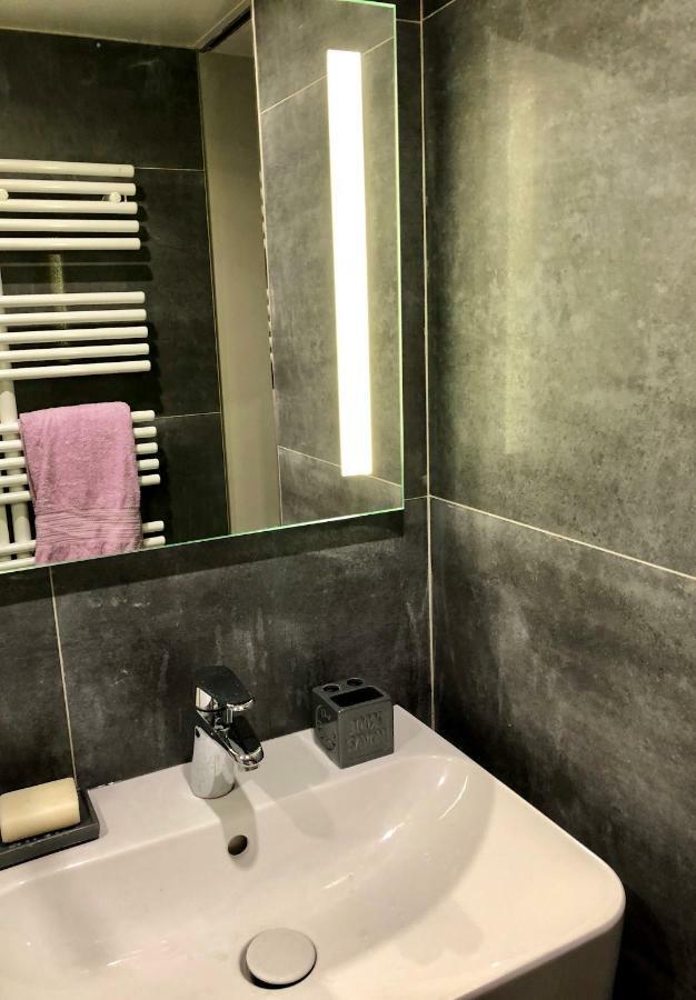 Appartement Versailles Quartier Notre Dame Au Pied Du Chateau Avec Parking Versalhes Exterior foto