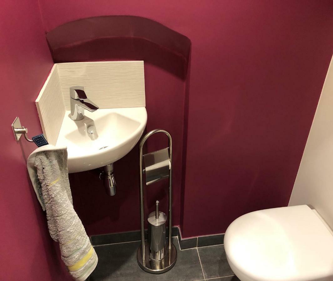 Appartement Versailles Quartier Notre Dame Au Pied Du Chateau Avec Parking Versalhes Exterior foto