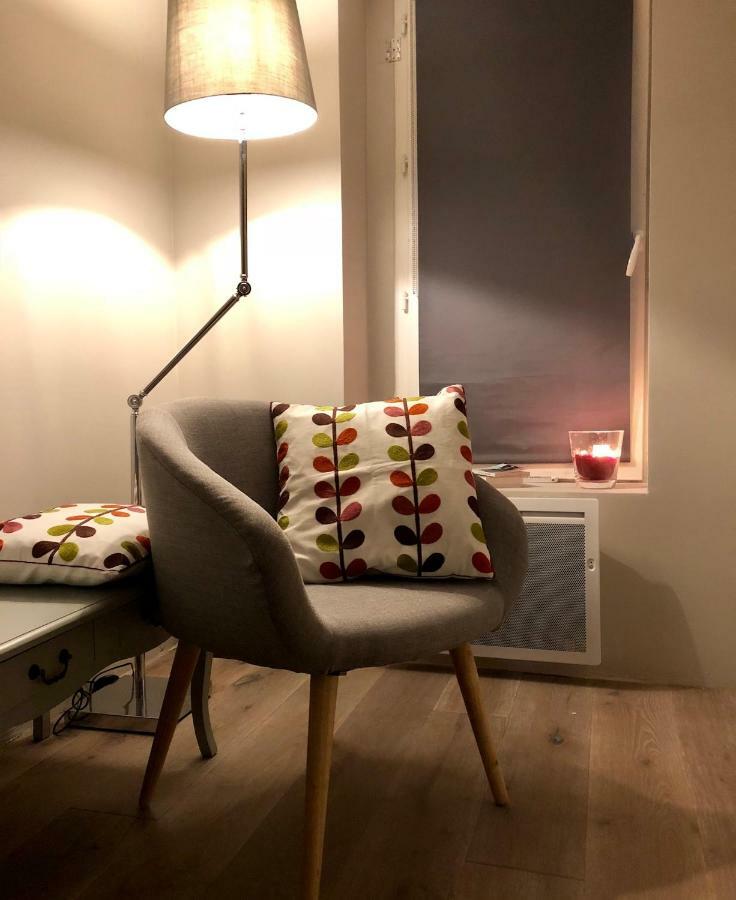 Appartement Versailles Quartier Notre Dame Au Pied Du Chateau Avec Parking Versalhes Exterior foto