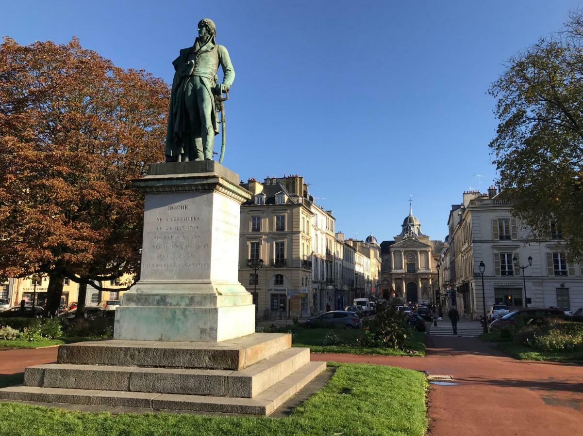 Appartement Versailles Quartier Notre Dame Au Pied Du Chateau Avec Parking Versalhes Exterior foto